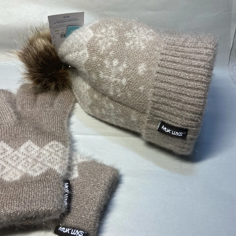 - WOMEN'S MIXED YARN BEANIE AND MITTEN SET